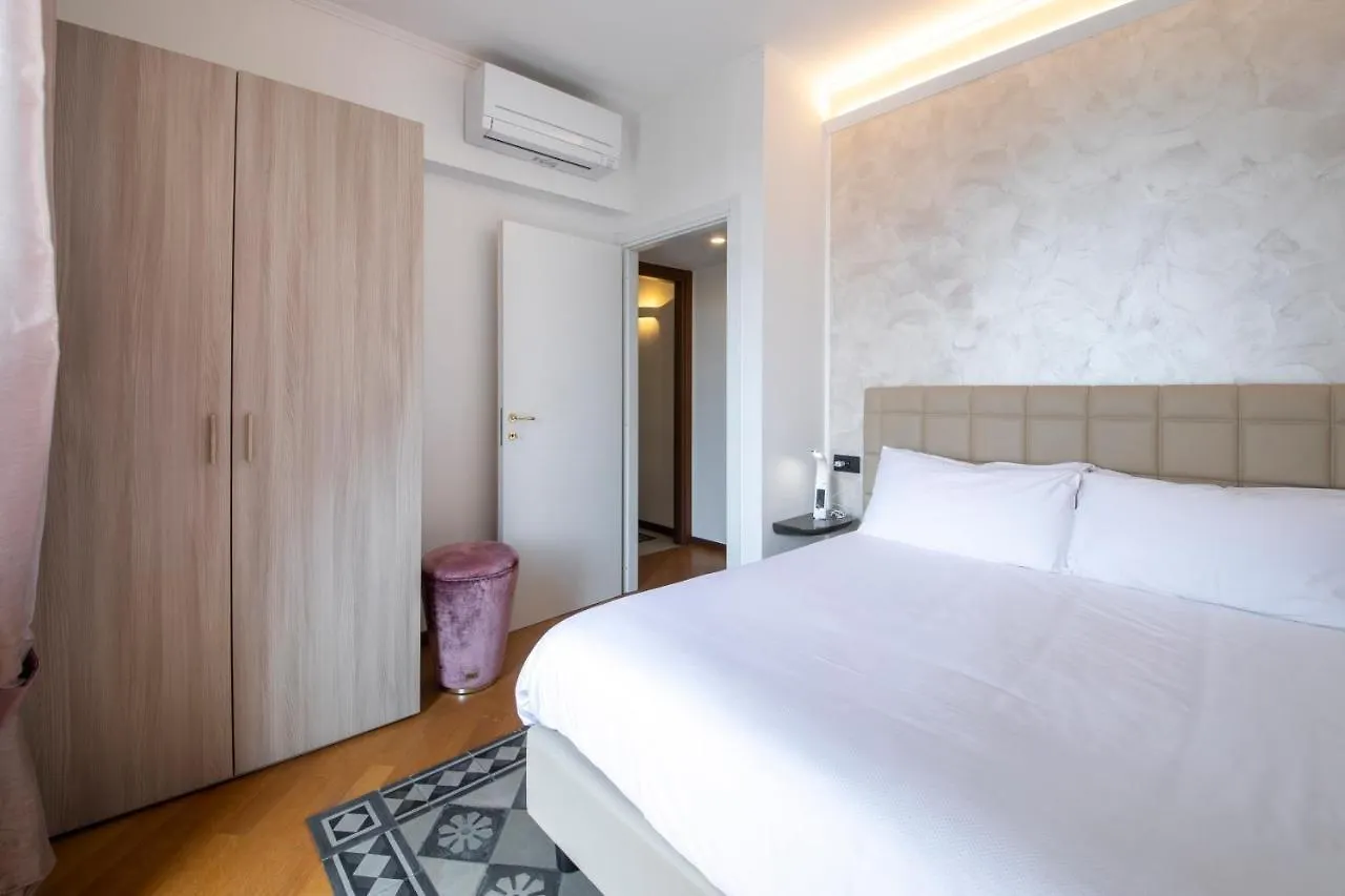 La Villa Suites - By Myhomeincomo 0*, Como