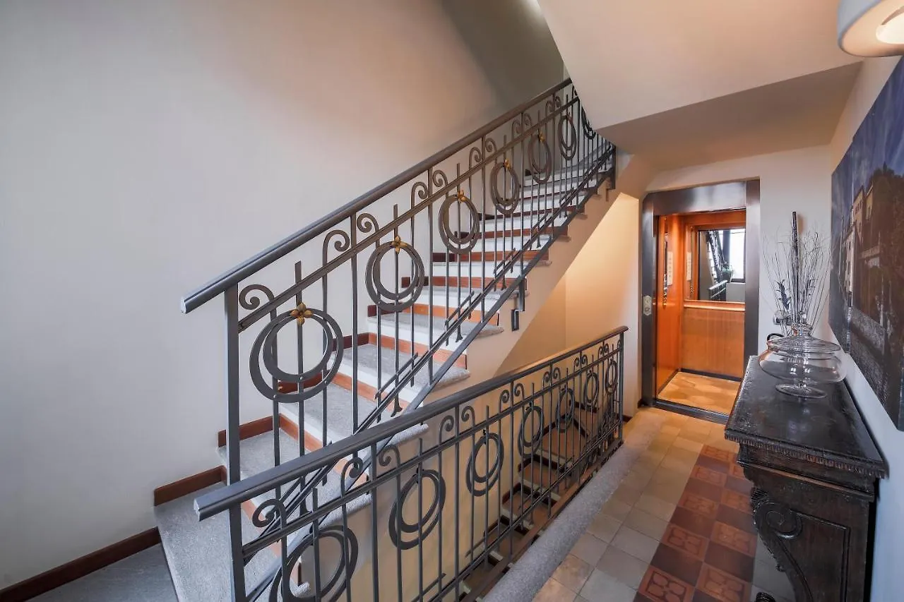 La Villa Suites - By Myhomeincomo Apartmán